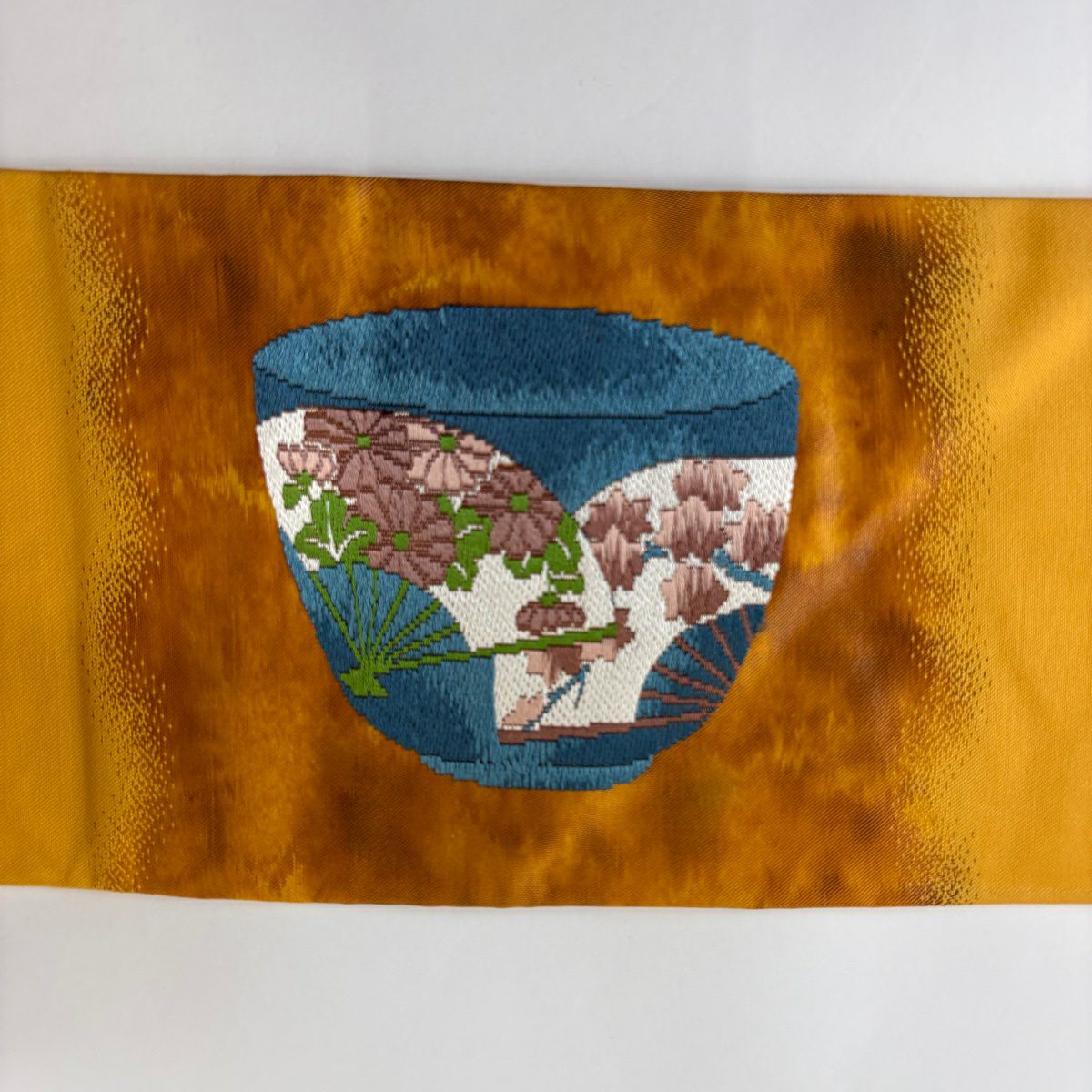 【美品】 名古屋帶 優品級 器物 草花紋刺繡 山吹 純蠶絲