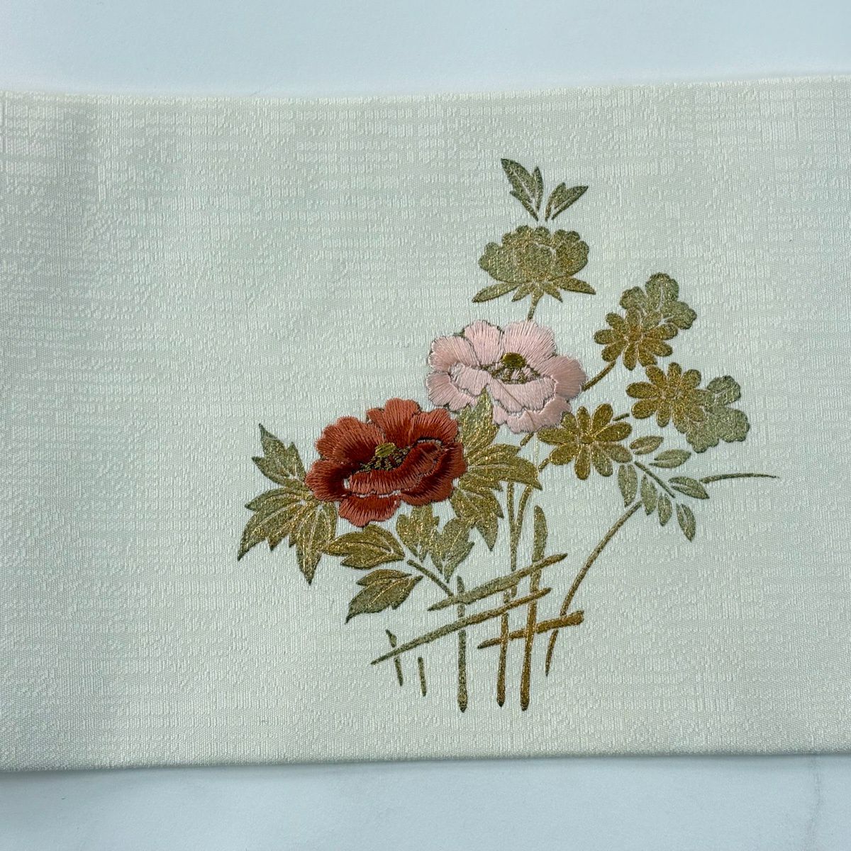 名古屋帶 優品級 草花紋紋 雲文刺繡 金彩裝飾 奶油色 純蠶絲