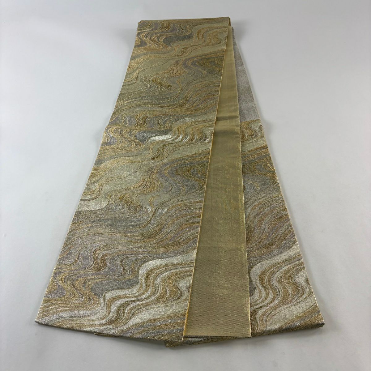 【美品】 袋帶 秀品級 洗雲紋樣 本金金箔 金 六通 純蠶絲