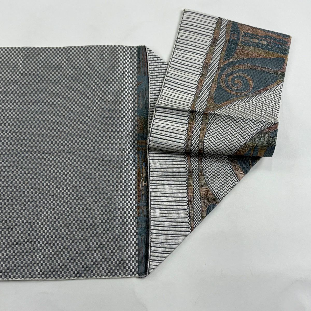 【美品】 名古屋帶 秀品級 八寸名古屋帶 松樹葉仕立 雜紋 幾何學 金金箔 灰色 純蠶絲