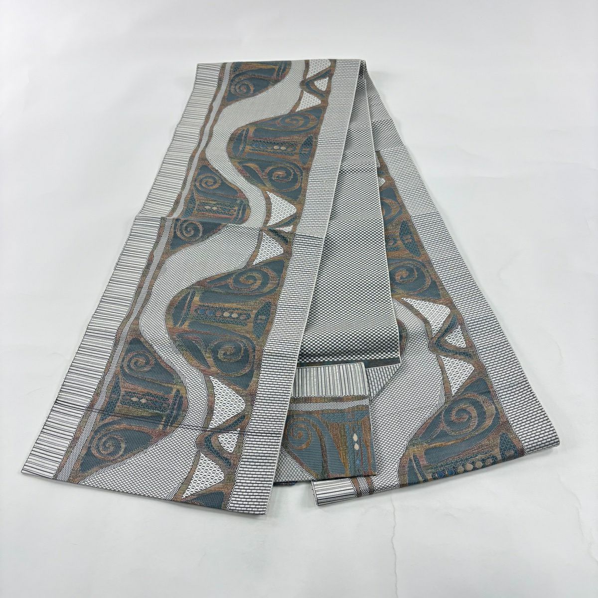 【美品】 名古屋帶 秀品級 八寸名古屋帶 松樹葉仕立 雜紋 幾何學 金金箔 灰色 純蠶絲