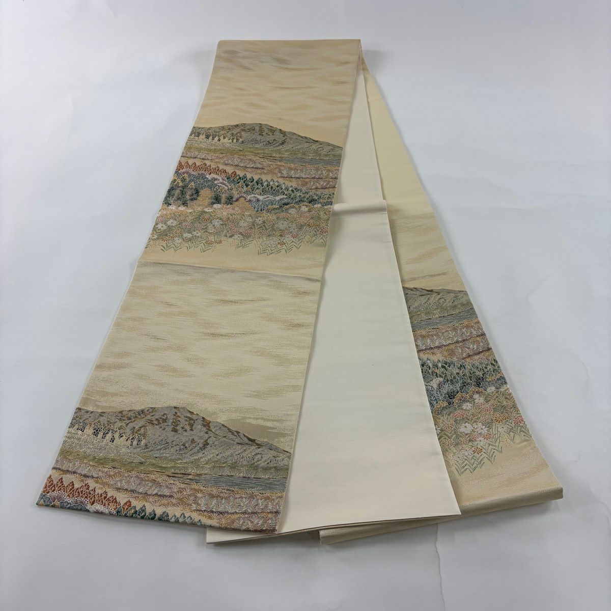 【美品】 袋帶 秀品級 山 草花紋 金絲 金金箔 金色 六通 純蠶絲