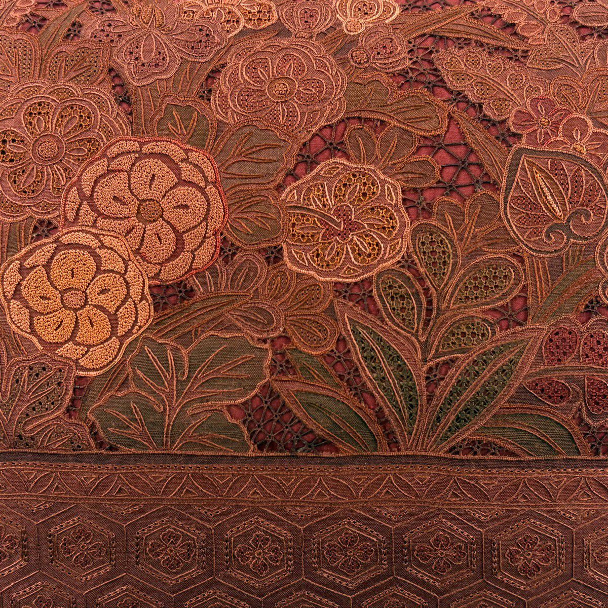 【美品】 袋帶 秀品級 紬織織 草花紋紋 龜甲刺繡 深紅色 大鼓圖案 純蠶絲