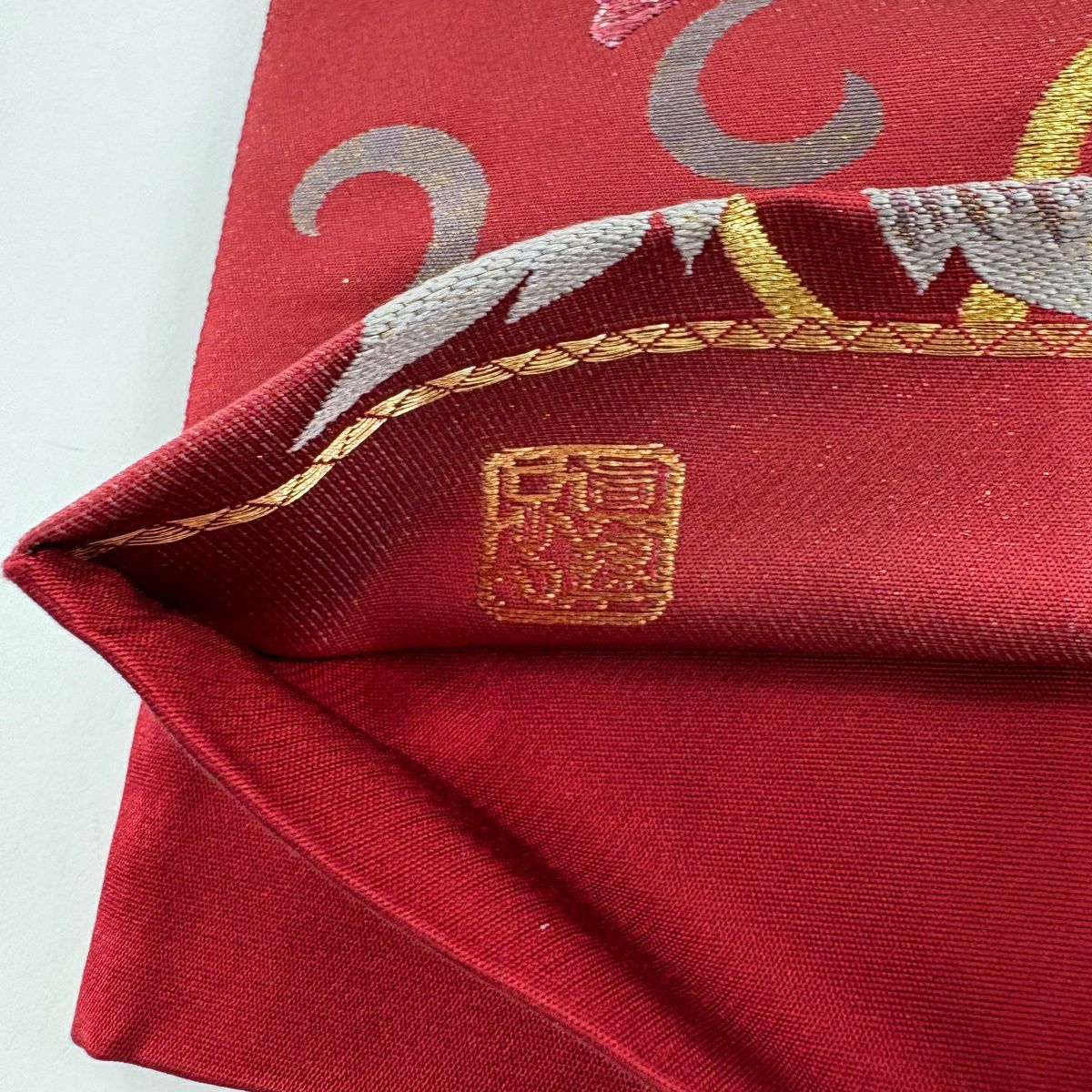 【美品】 袋帶 秀品級 花唐草紋 金糸 唐織 深紅 六通 純蠶絲