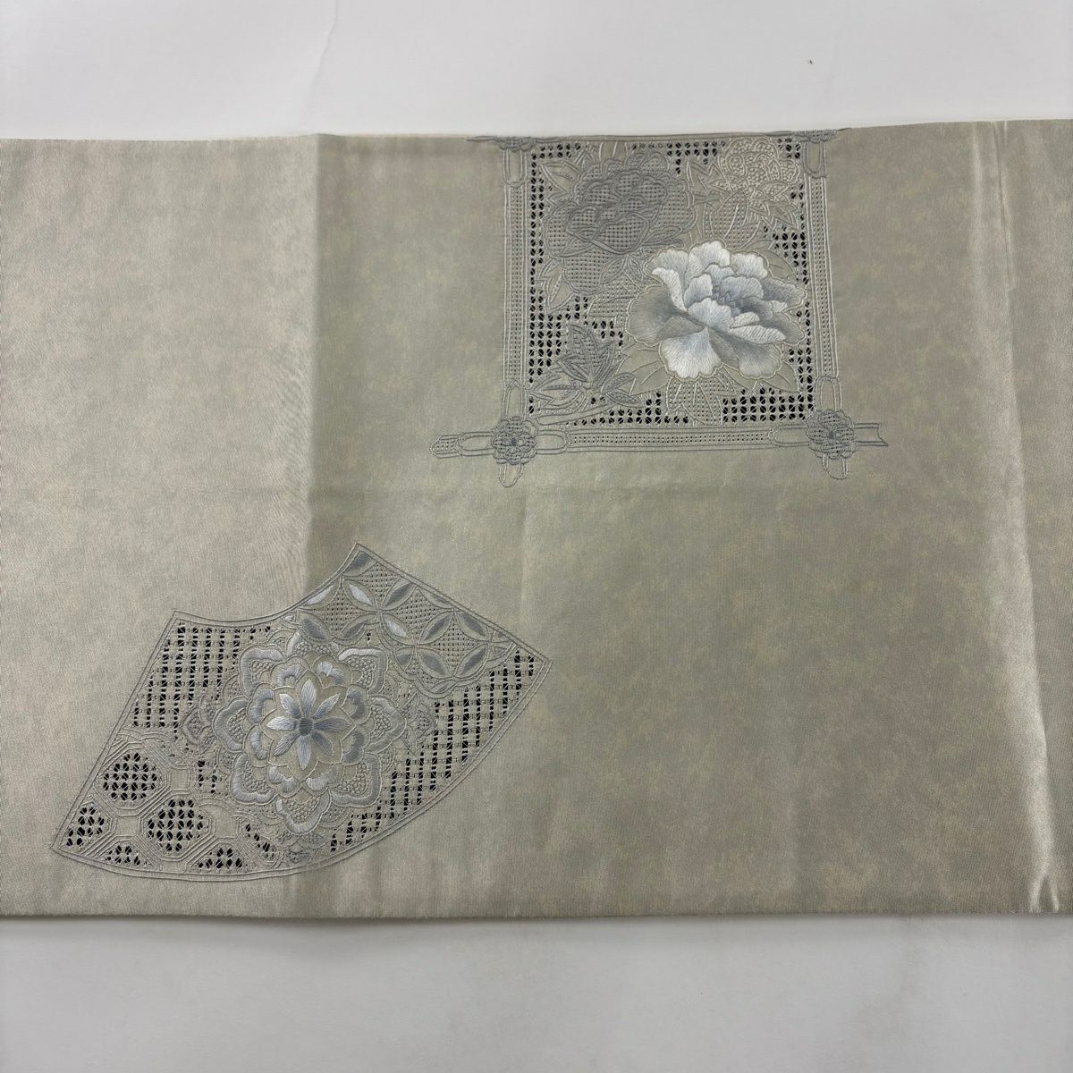 袋帶 秀品級 草花紋紋 刺繡 灰白 お太鼓柄 純蠶絲