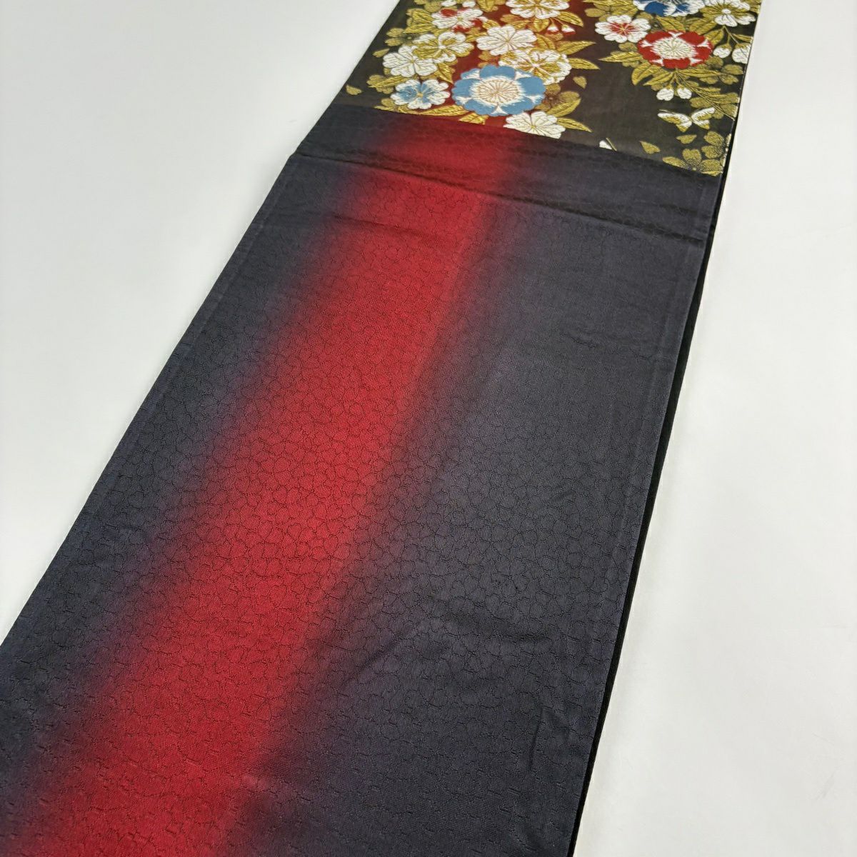 【美品】 袋帶 秀品級 草花紋紋 蝶 唐織 金絲 黑 六通 純蠶絲