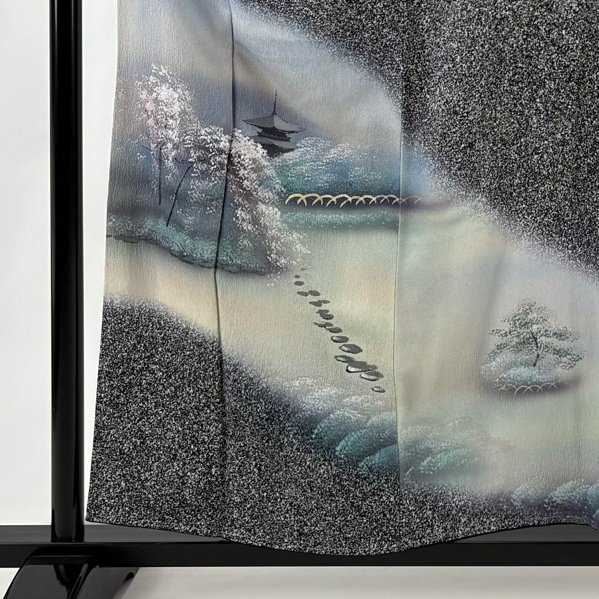【美品】 付下 身長157.5cm 袖長65.5cm M 雙層 落款あり 風景 建物 金銀彩 漸層 黑灰 純蠶絲 秀品級