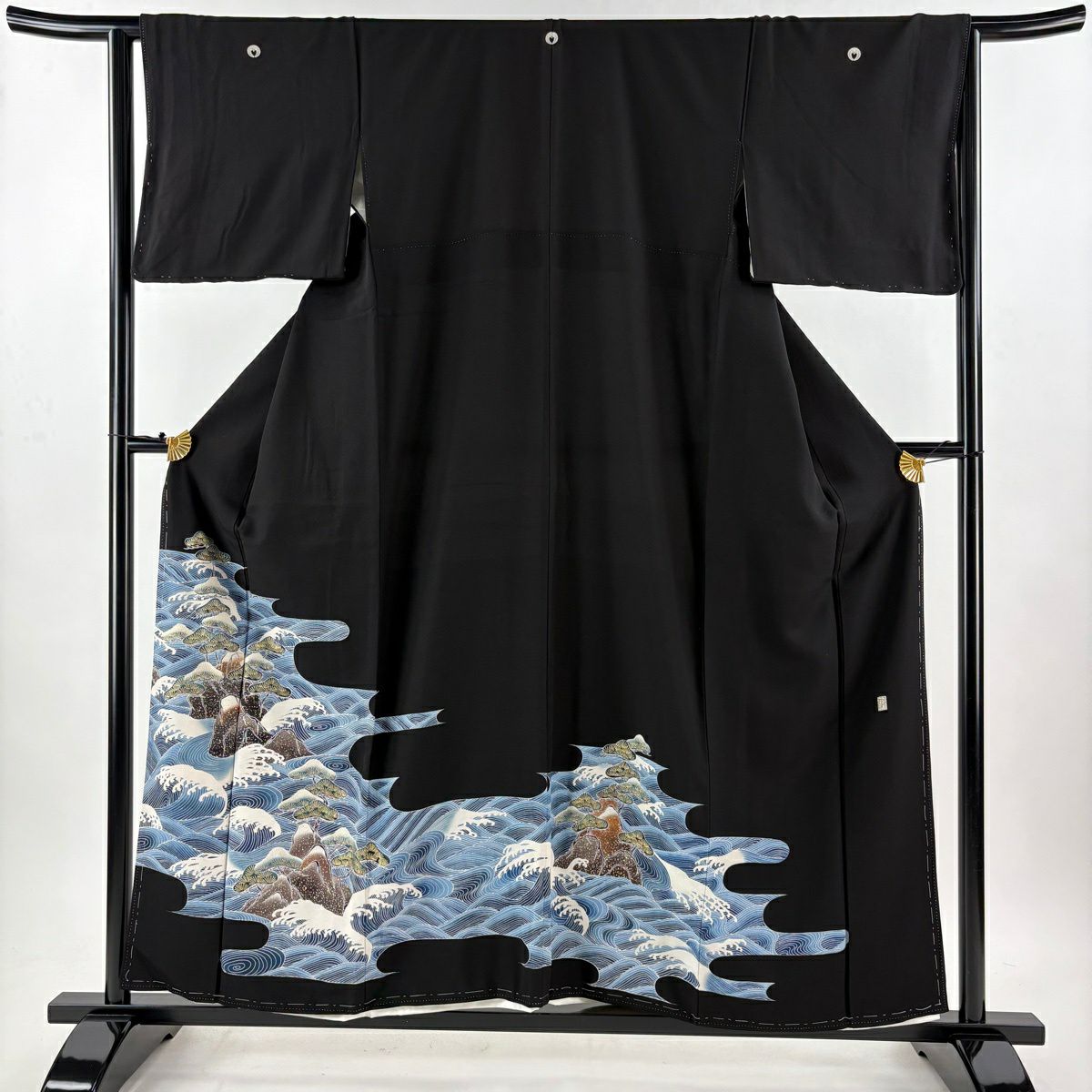 【美品】 黑留袖禮服 身長156.5cm 袖長63.5cm S 雙層 落款あり 波頭 笠松樹 金銀彩 黑 純蠶絲 秀品級