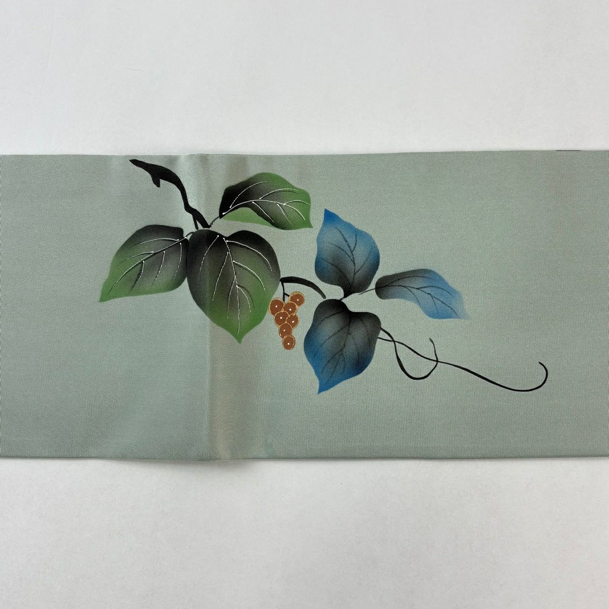 【美品】 名古屋帶 優品級 葉與果 草花紋紋 金彩裝飾 灰綠 純蠶絲