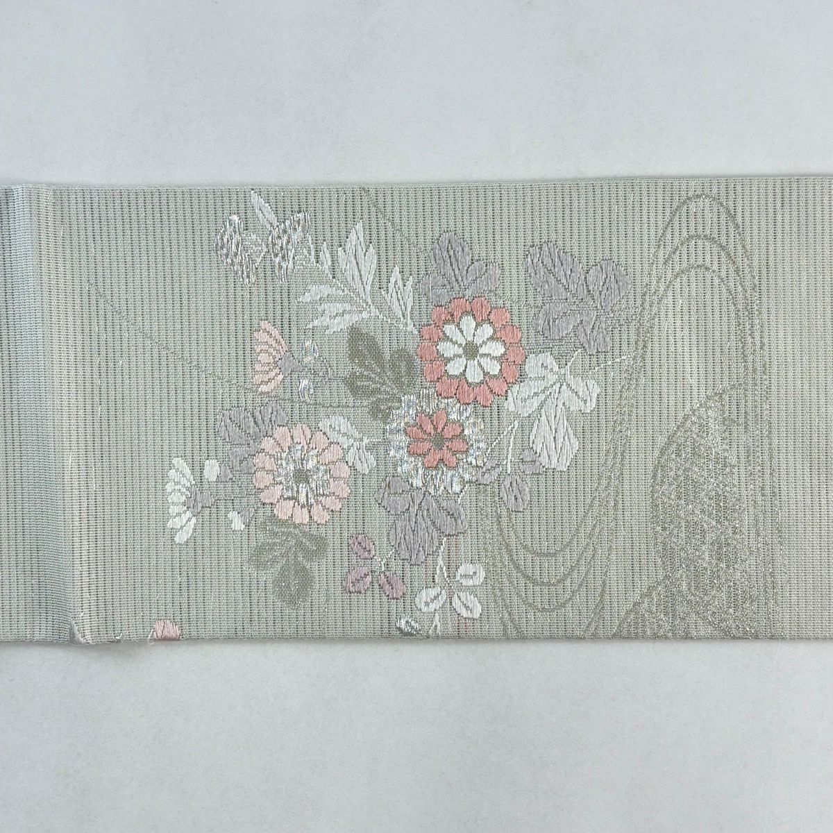 【美品】 名古屋帶 優品級 夏帶 秋草 流水 金銀彩 刺繡 灰色 純蠶絲