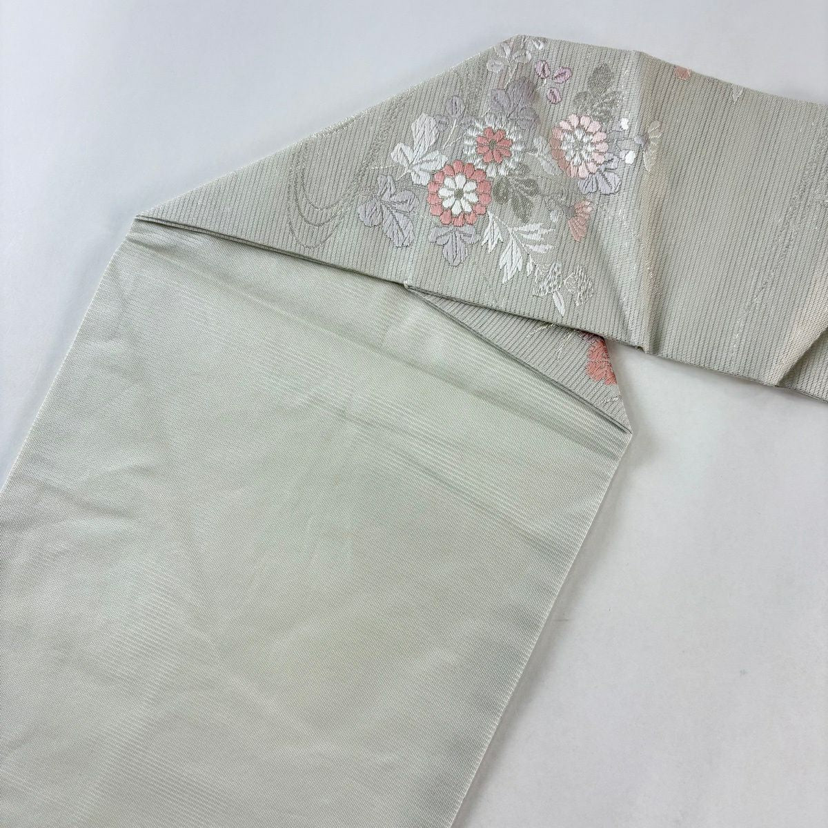 【美品】 名古屋帶 優品級 夏帶 秋草 流水 金銀彩 刺繡 灰色 純蠶絲