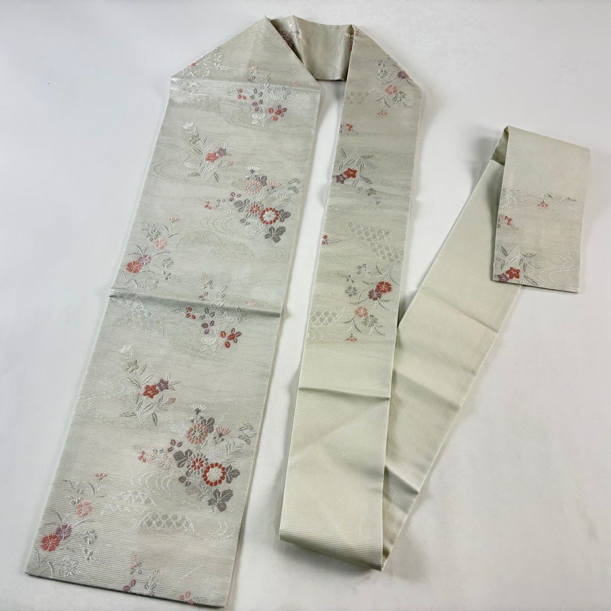 【美品】 名古屋帶 優品級 夏帶 秋草 流水 金銀彩 刺繡 灰色 純蠶絲