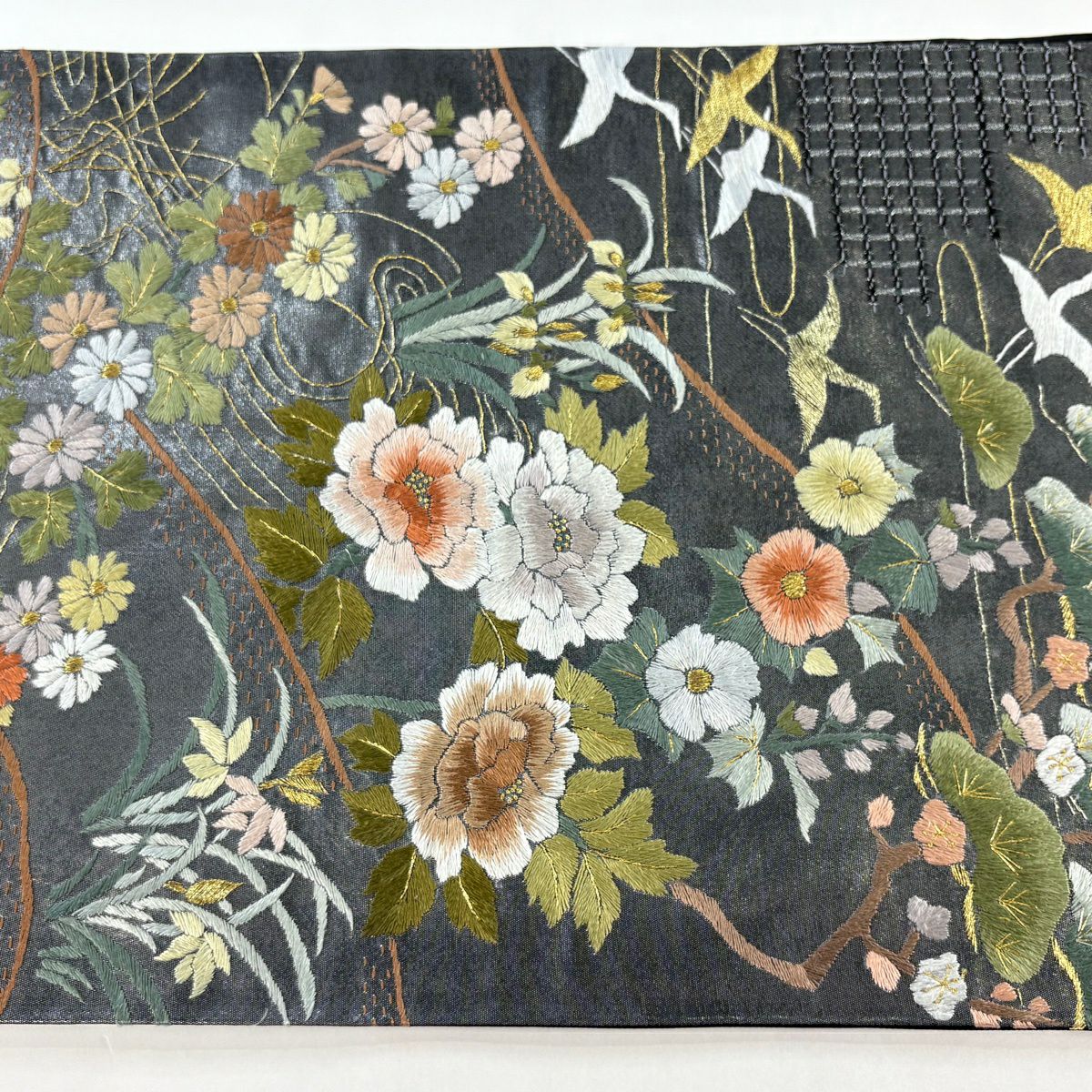 【美品】 袋帶 逸品級 草花紋紋 仙鶴 金絲 刺繡 灰色 六通 純蠶絲