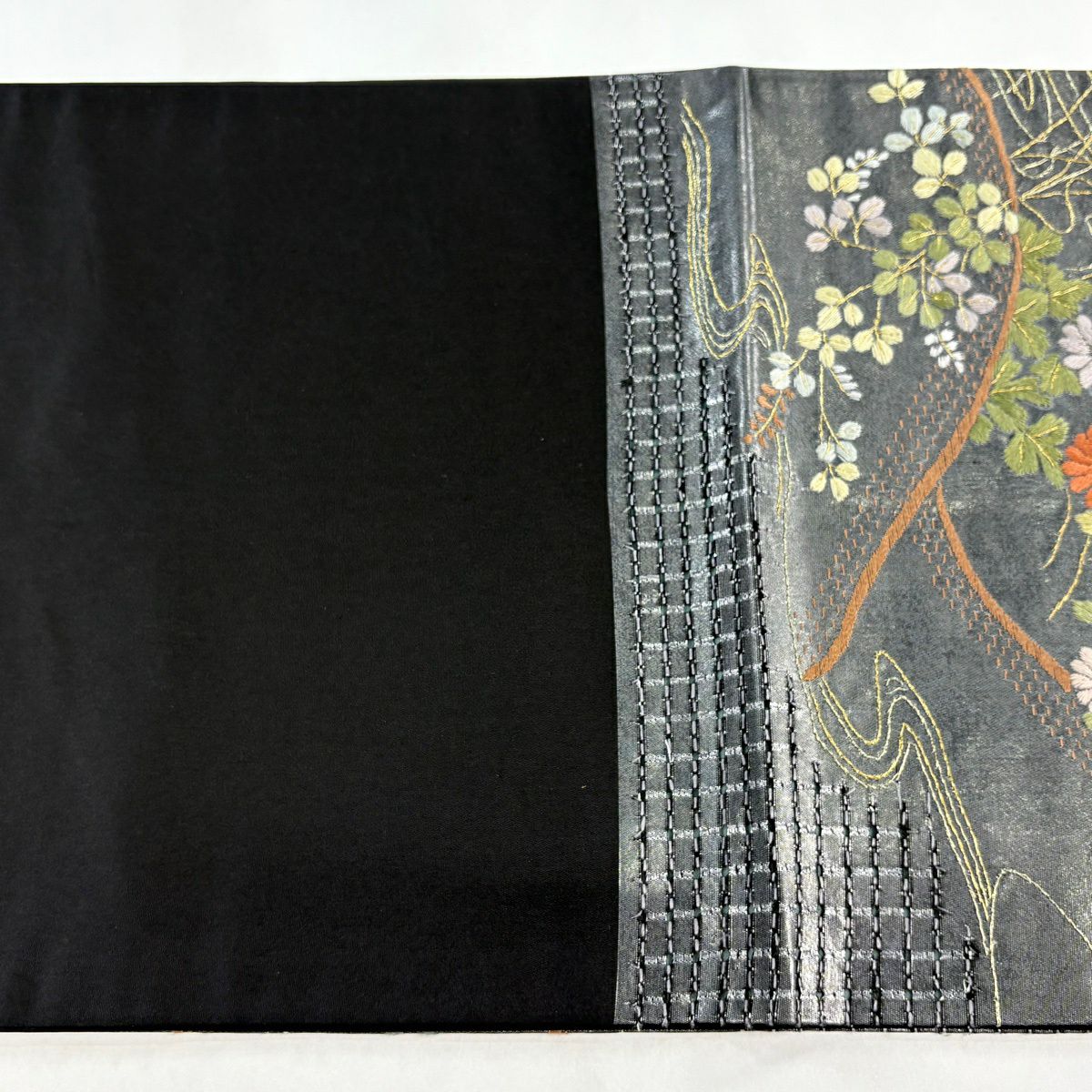 【美品】 袋帶 逸品級 草花紋紋 仙鶴 金絲 刺繡 灰色 六通 純蠶絲