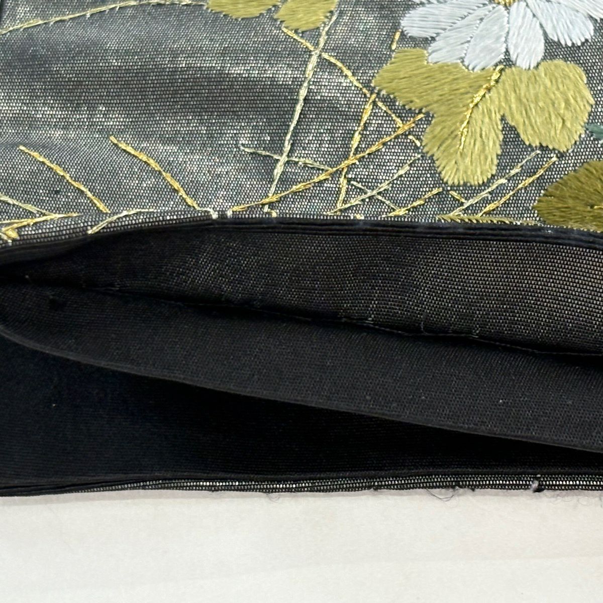 【美品】 袋帶 逸品級 草花紋紋 仙鶴 金絲 刺繡 灰色 六通 純蠶絲