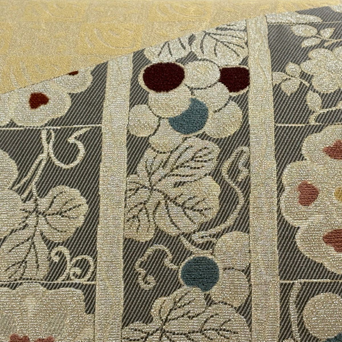 【美品】 名古屋帶 逸品級 華紋 葡萄 金銀絲 切嵌 米色 純蠶絲