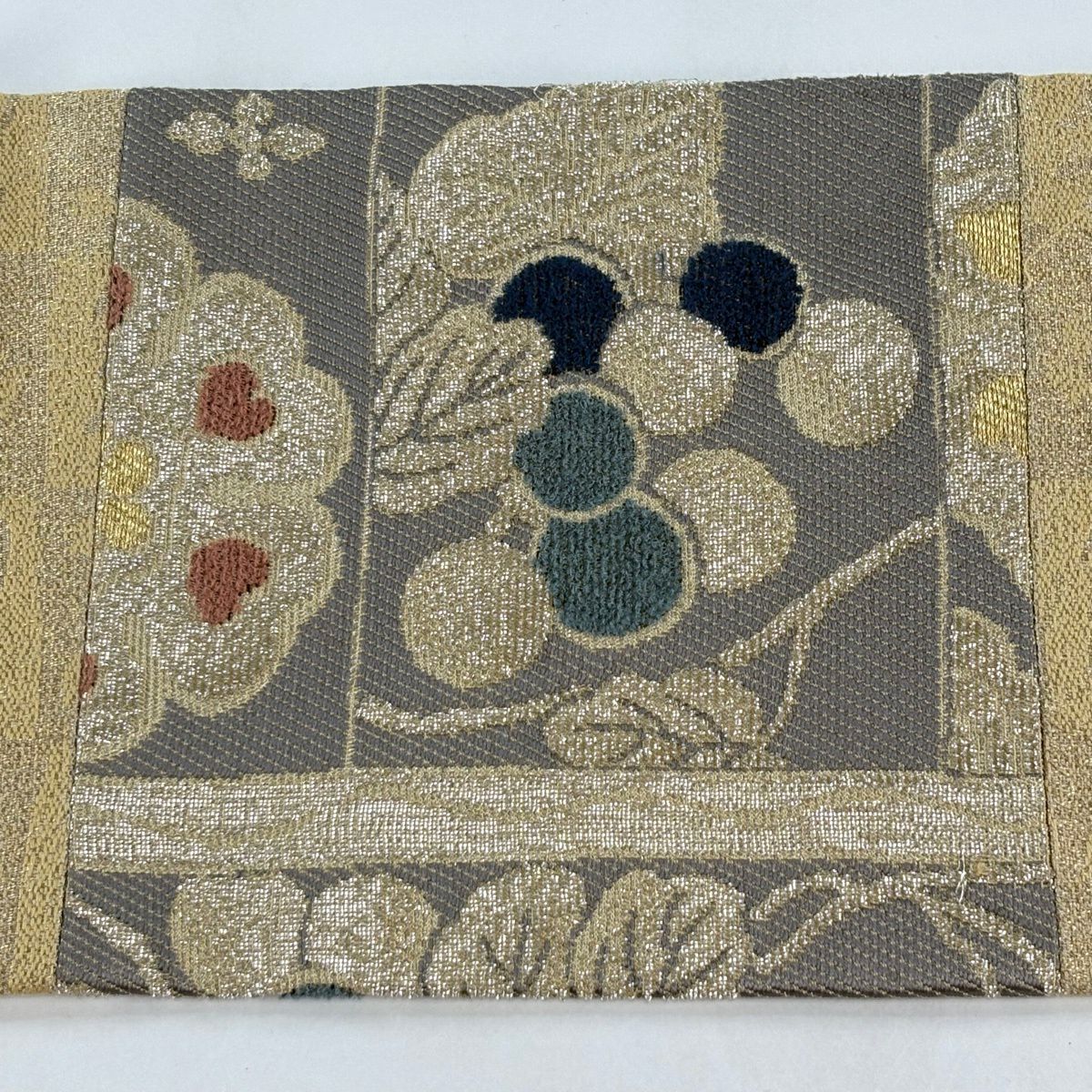 【美品】 名古屋帶 逸品級 華紋 葡萄 金銀絲 切嵌 米色 純蠶絲