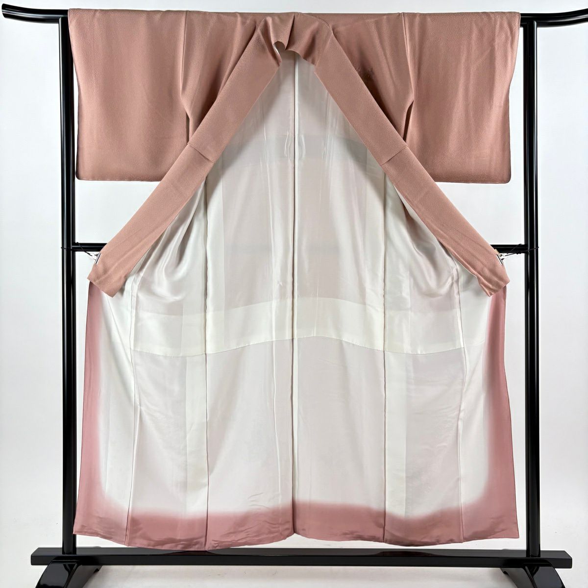 【美品】 付下 身長156cm 袖長62.5cm S 雙層 證書附帶 御所車 草花紋紋 金彩裝飾 刺繡 粉米色 純蠶絲 秀品級