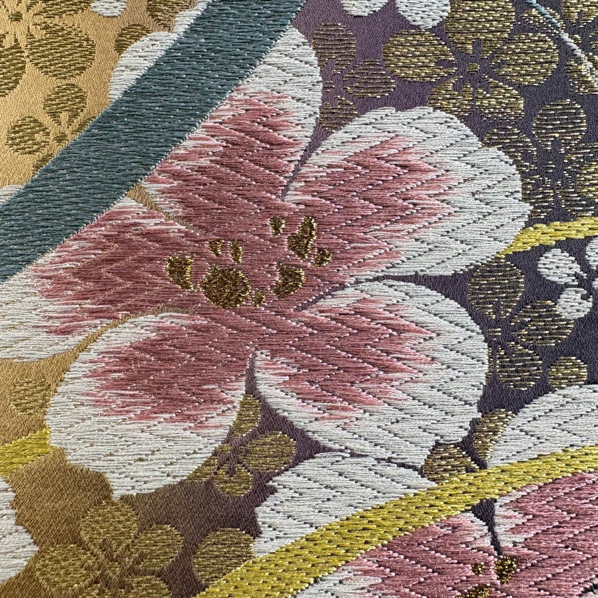 【美品】 袋帶 秀品級 花 梅花 刺繡 金金箔 山吹茶 六通 純蠶絲