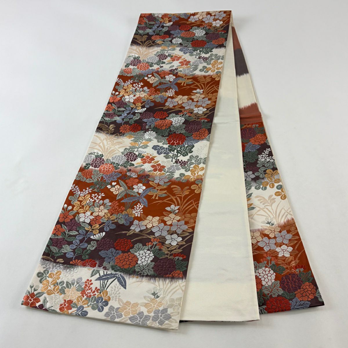 【美品】 袋帶 秀品級 草花紋紋 段紋刺繡 金金箔 灰白 六通 純蠶絲
