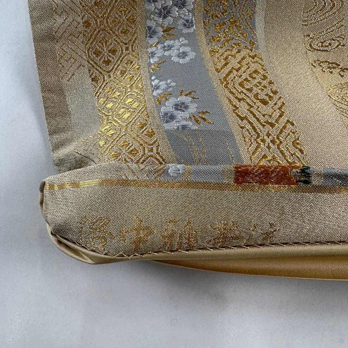 【美品】 袋帶 秀品級 秋草 流水 金絲 金金箔 米色 六通 純蠶絲