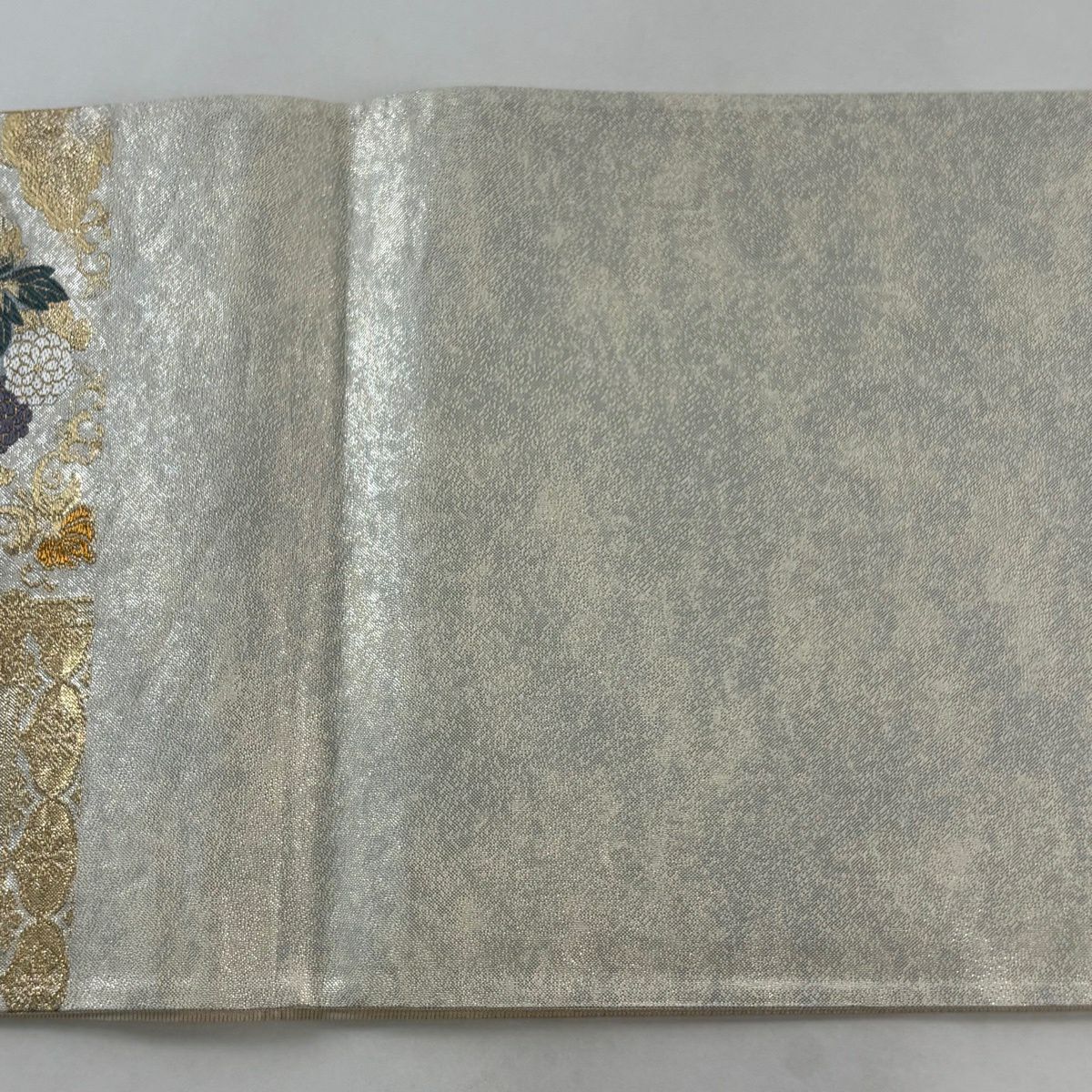 【美品】 袋帶 秀品級 草花紋紋 金金箔 灰白 六通 純蠶絲