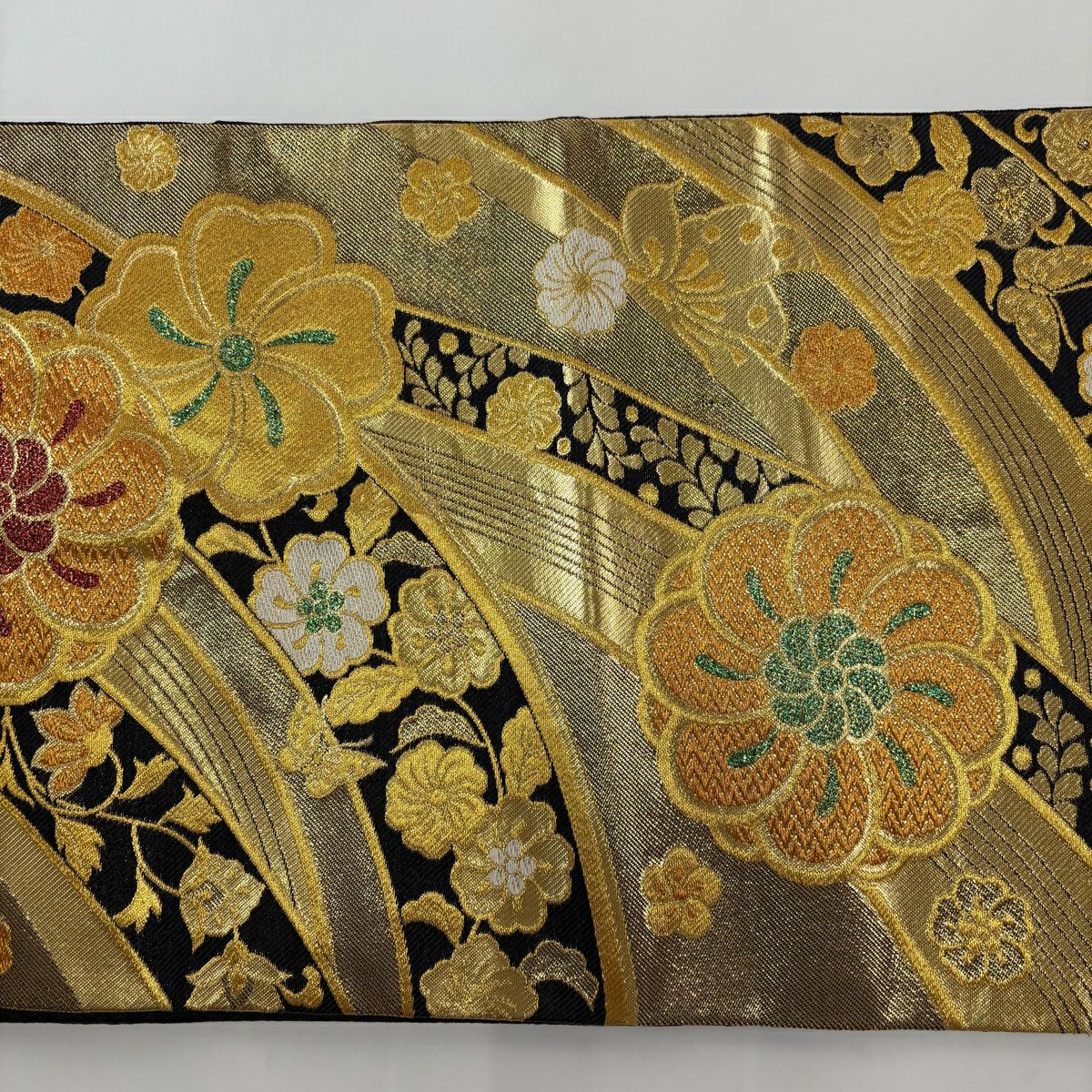【美品】 袋帶 秀品級 振袖禮服禮服用 草花紋紋 蝴蝶 金絲 金金箔 金色 六通 純蠶絲