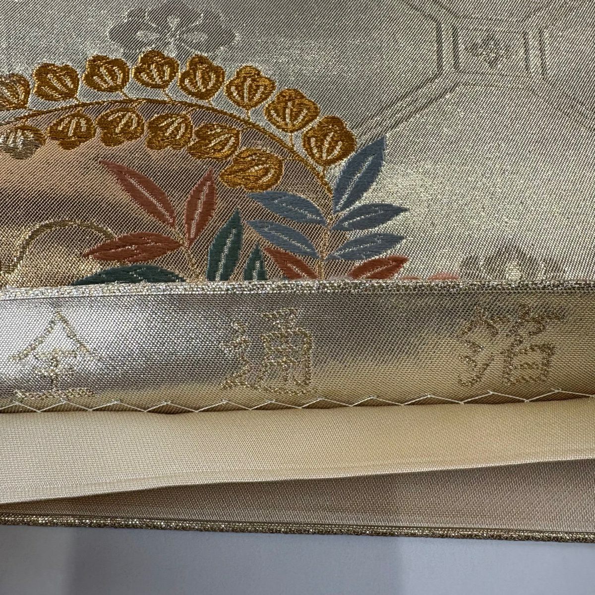 【美品】 袋帶 秀品級 菊花 花丸紋 金絲 刺繡 金 六通 純蠶絲