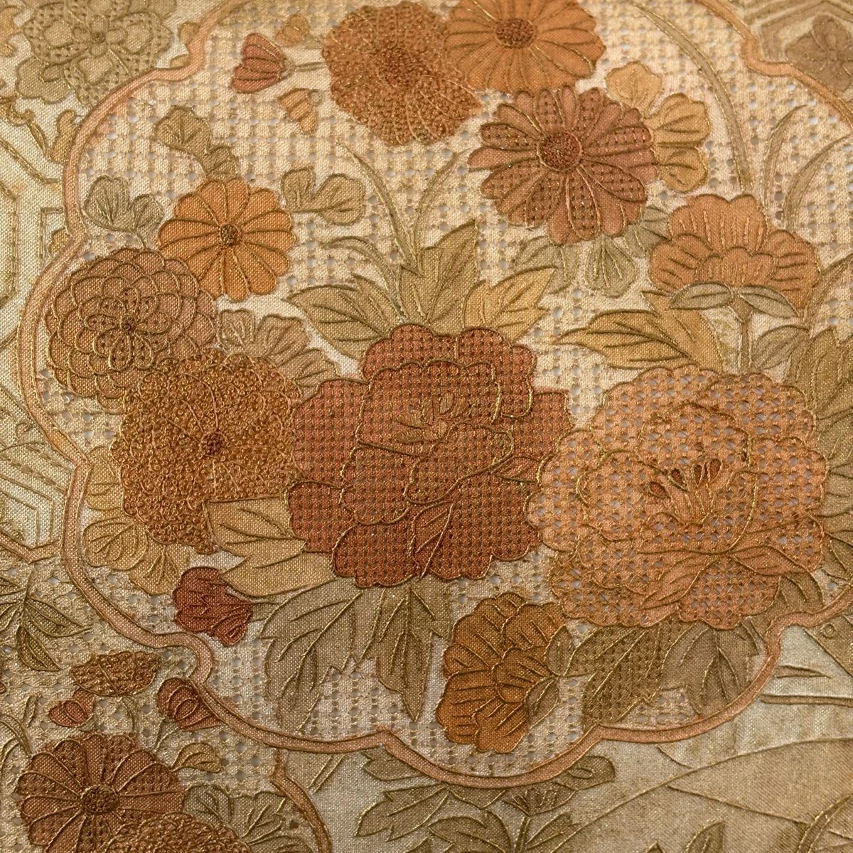 袋帶 秀品級 牡丹 扇子子 刺繡 金彩裝飾 奶油色 大鼓圖案 純蠶絲