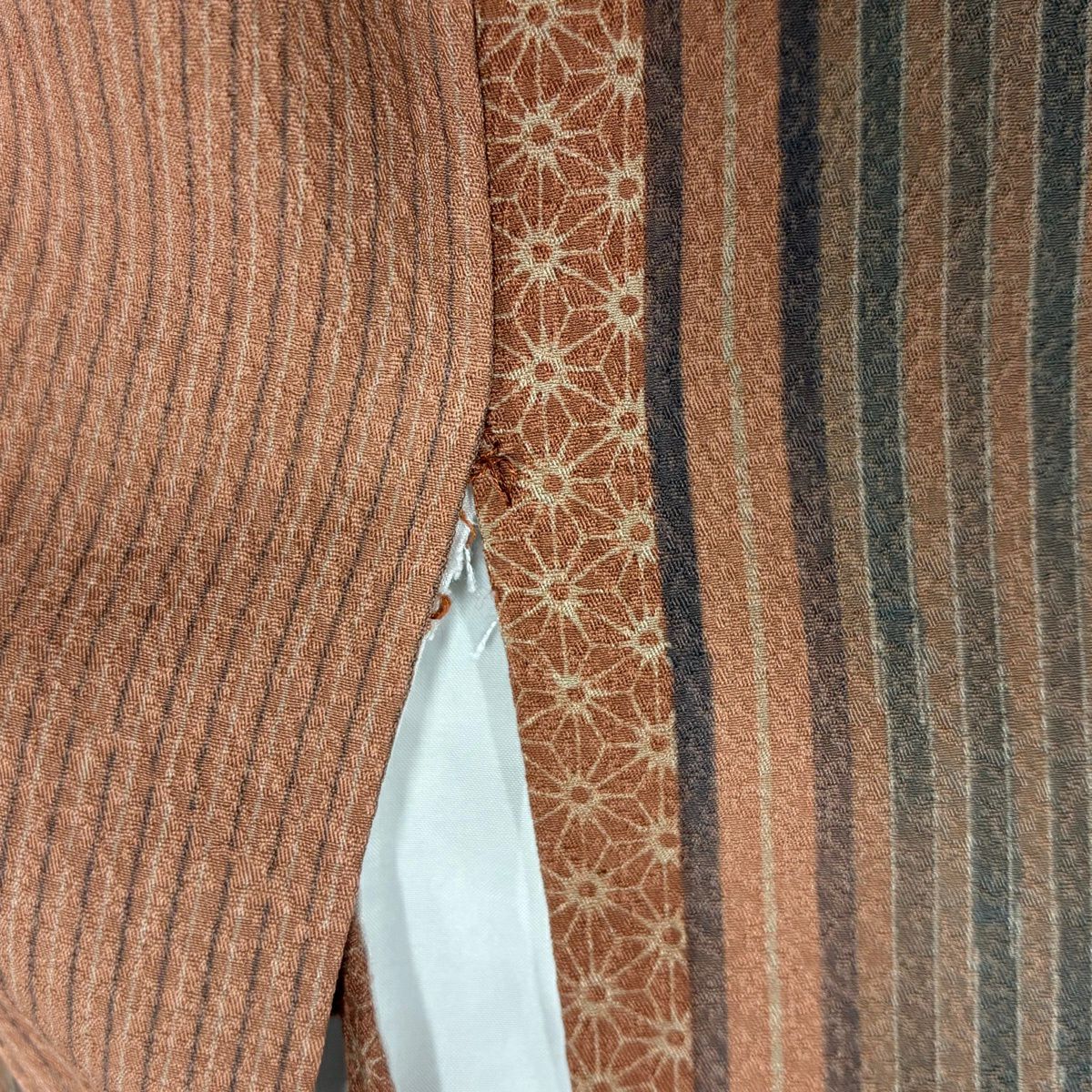 【美品】小紋 身長158.5cm 袖長63.5cm S 雙層 英 縱條 麻葉 紅茶 化纖 優品級