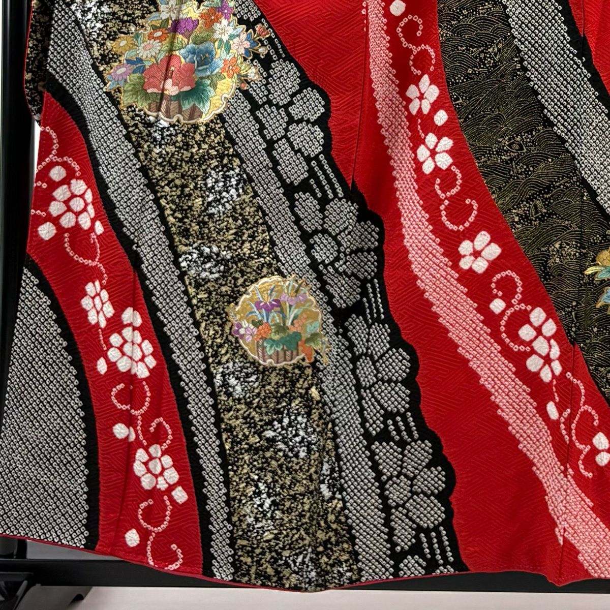振袖禮服 身長158cm 袖長65cm M 雙層 雪輪 草花紋紋 刺繡 絞染 紅 純蠶絲 秀品級