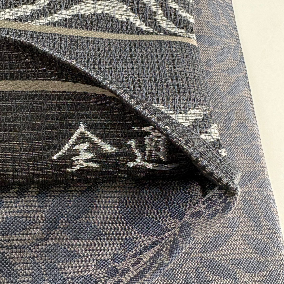 袋帶 秀品級 備長炭染 段紋 幾何學 墨 黑 全通 純蠶絲