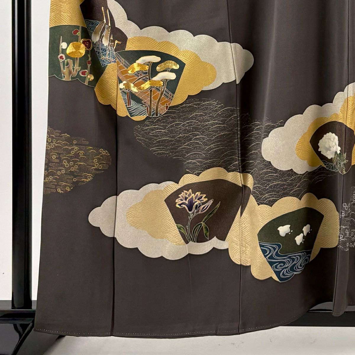 【美品】 色留袖禮服 身長158.5cm 袖長67cm M 雙層 雲文 松樹 金銀彩 金絲 灰茶 純蠶絲 秀品級 三つ紋