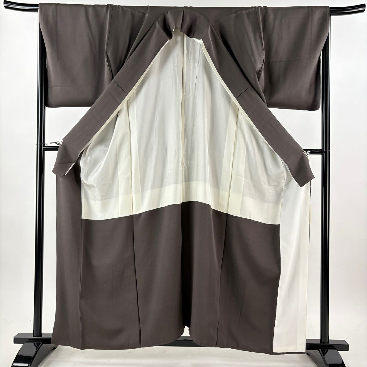【美品】 色留袖禮服 身長158.5cm 袖長67cm M 雙層 雲文 松樹 金銀彩 金絲 灰茶 純蠶絲 秀品級 三つ紋