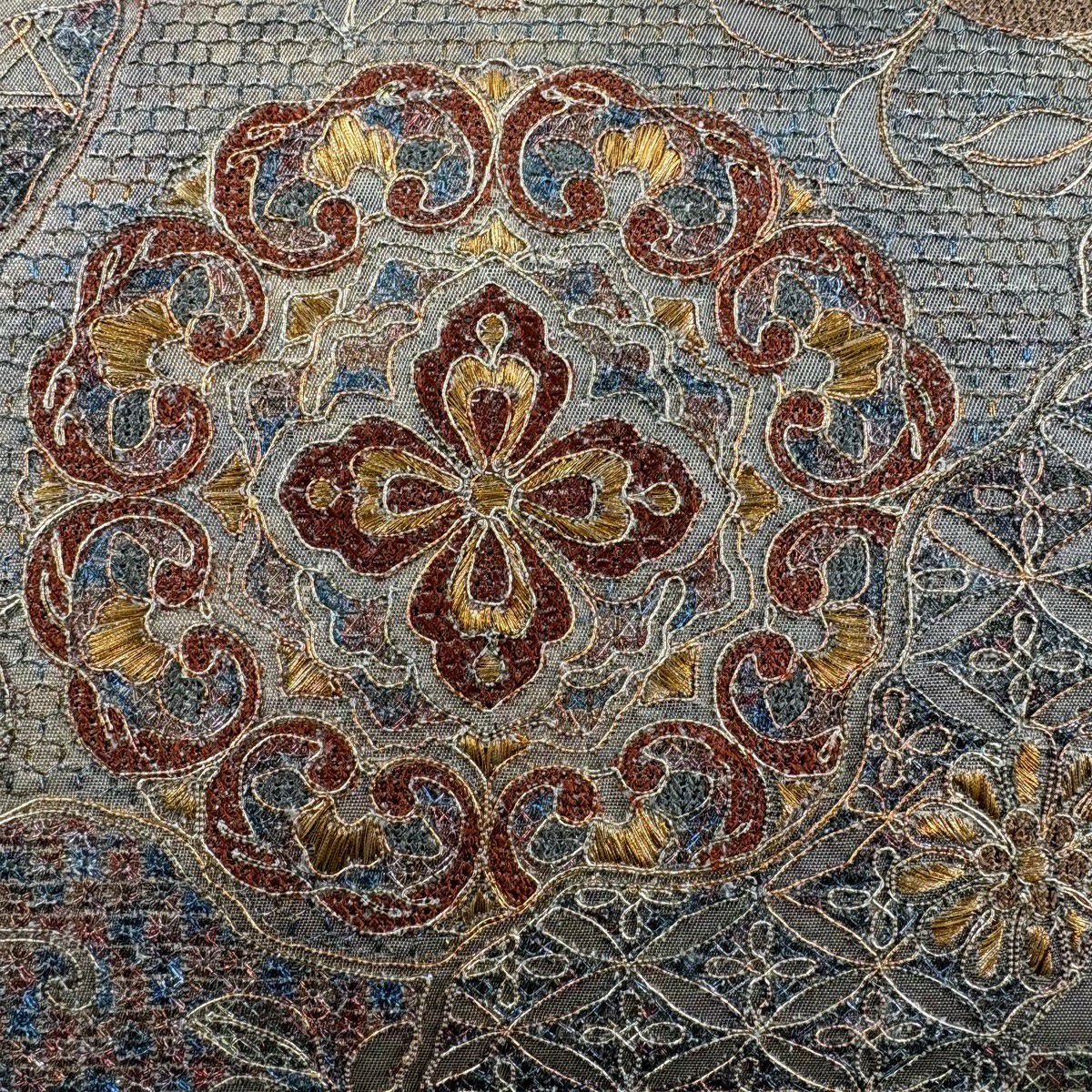 【美品】 袋帶 秀品級 關西仕立 雜花文 花喰鳥 刺繡 金金箔 灰 深藍柄 純蠶絲