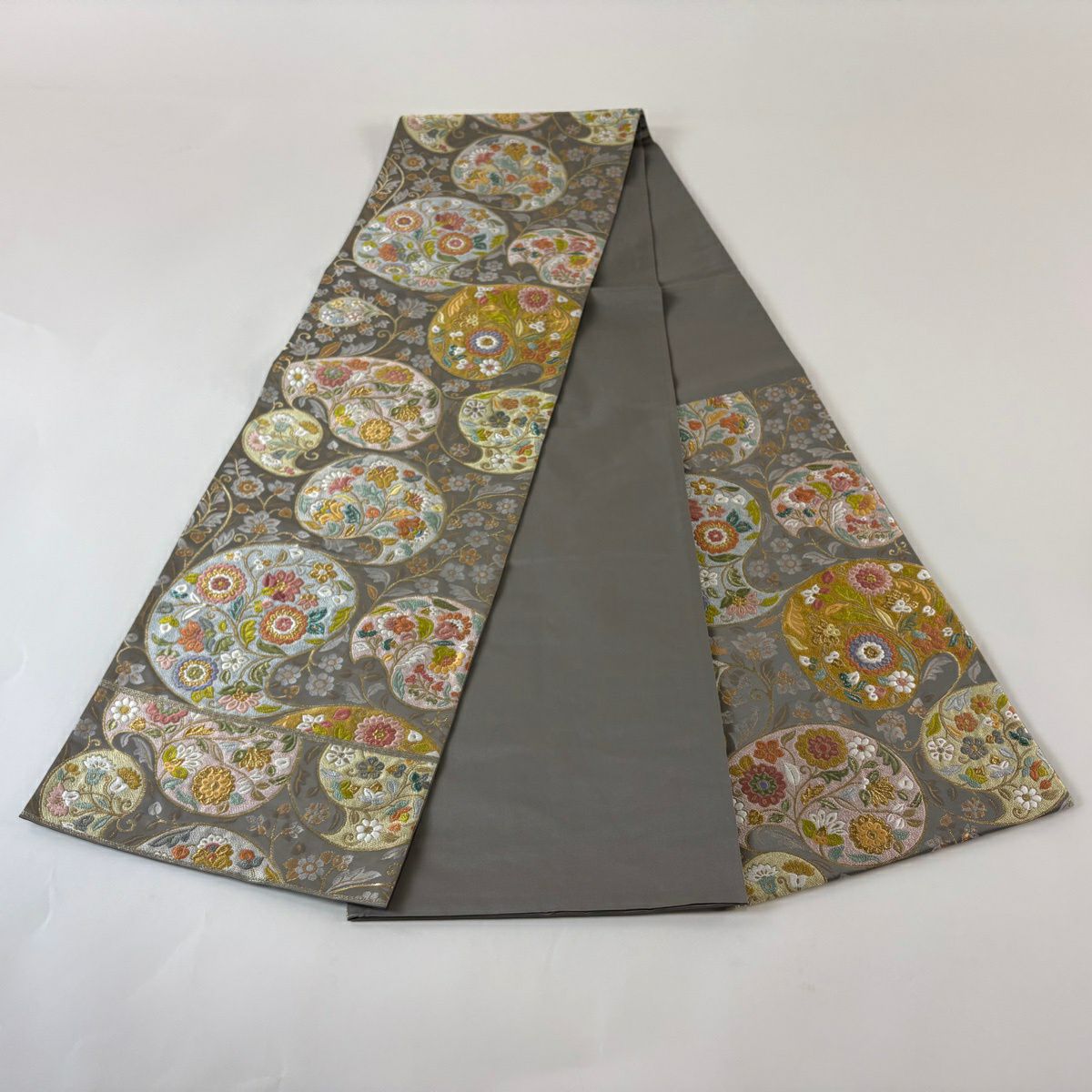 【美品】 袋帶 秀品級 關西仕立 花唐草紋 草花紋 金糸 金金箔 灰色 六通 純蠶絲