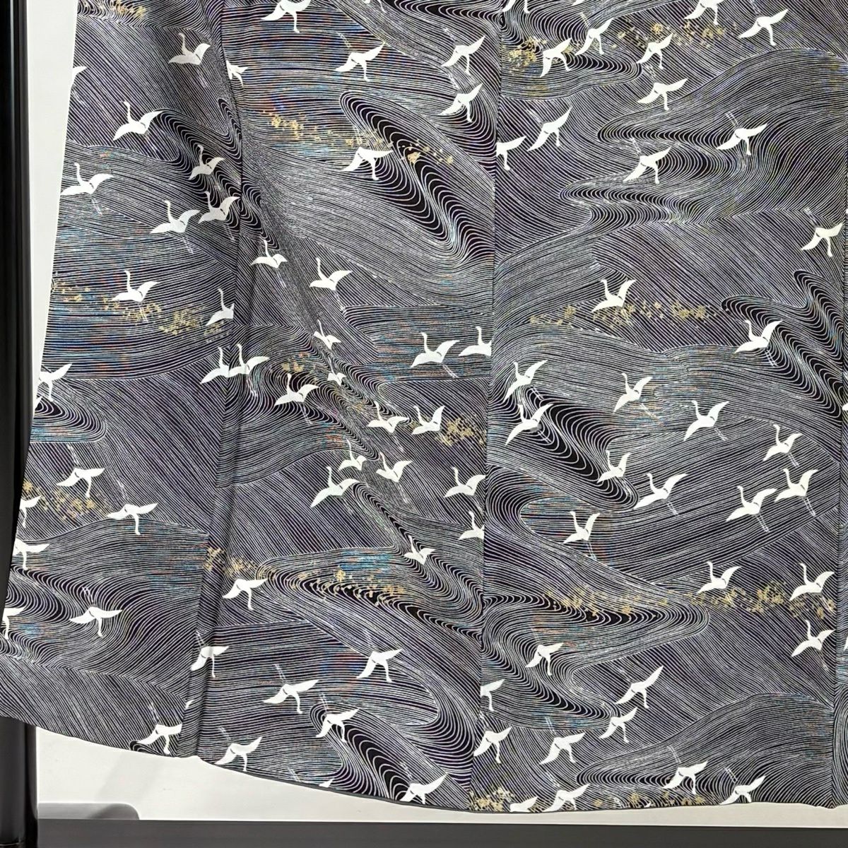 【美品】 小紋 身長152cm 袖長62.5cm S 雙層 落款あり 仙鶴 流水 金銀彩 黑 純蠶絲 秀品級