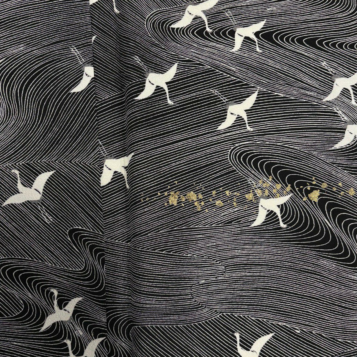 【美品】 小紋 身長152cm 袖長62.5cm S 雙層 落款あり 仙鶴 流水 金銀彩 黑 純蠶絲 秀品級