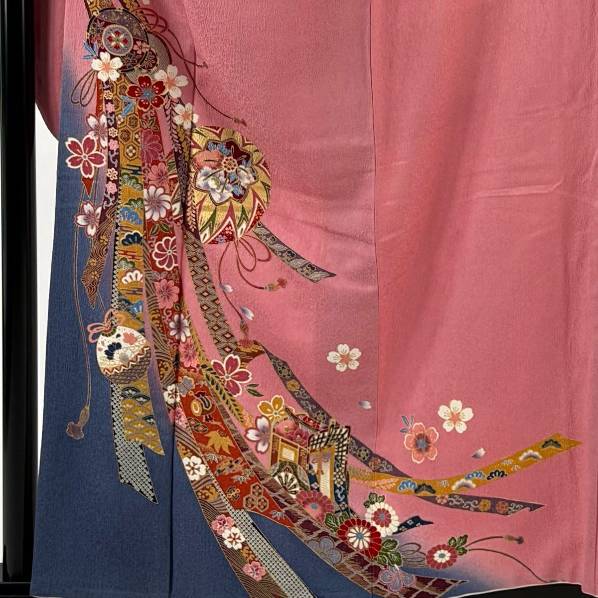 【美品】振袖禮服 身長160cm 袖長66cm M 雙層 手鞠 鈴 金銀彩 染分 粉紅 純蠶絲 秀品級