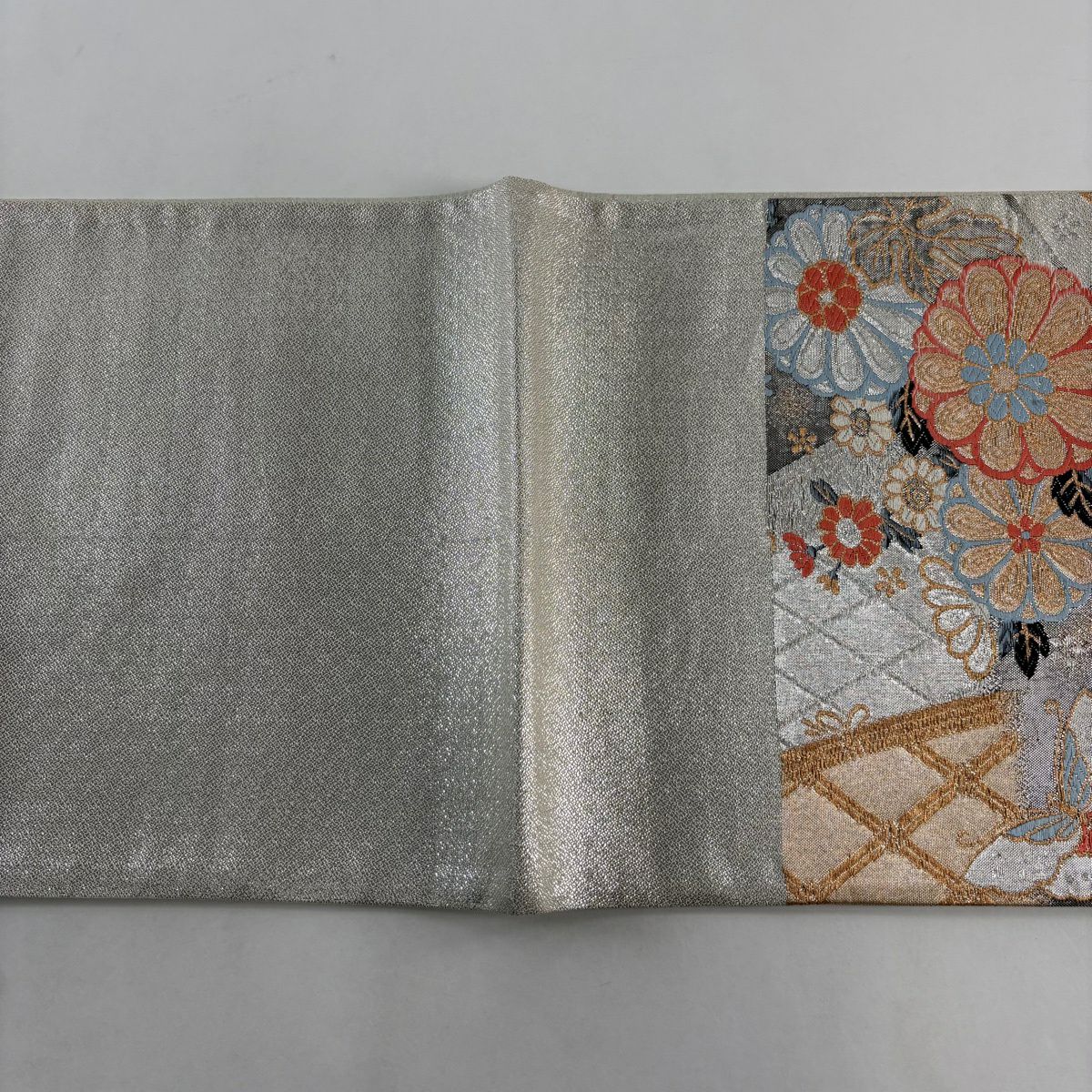 【美品】 袋帶 秀品級 振袖禮服禮服用 菊花花 蝴蝶 金銀彩 金金箔 銀色 六通 純蠶絲