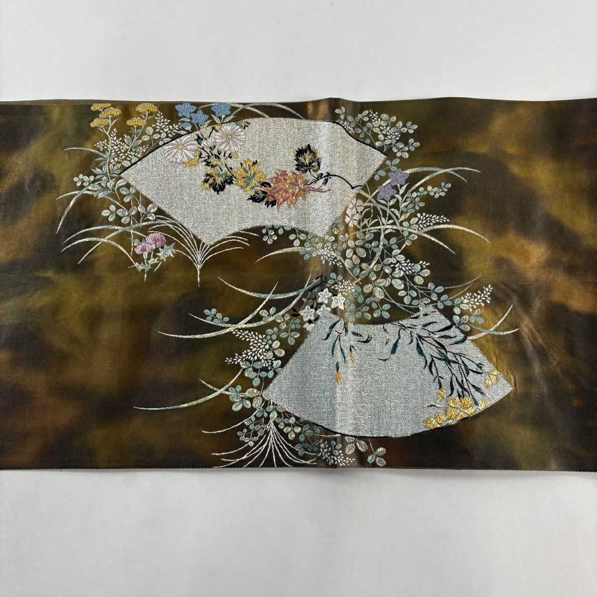 【美品】 袋帶 秀品級 遊扇子草花紋紋 金銀彩 金茶 お太鼓柄 純蠶絲