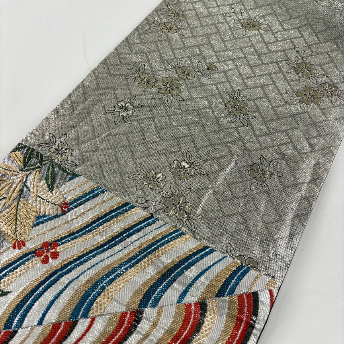 【美品】 袋帶 秀品級 振袖禮服禮服用 幾何學圖案 若松樹 金絲 金金箔 銀 六通 純蠶絲