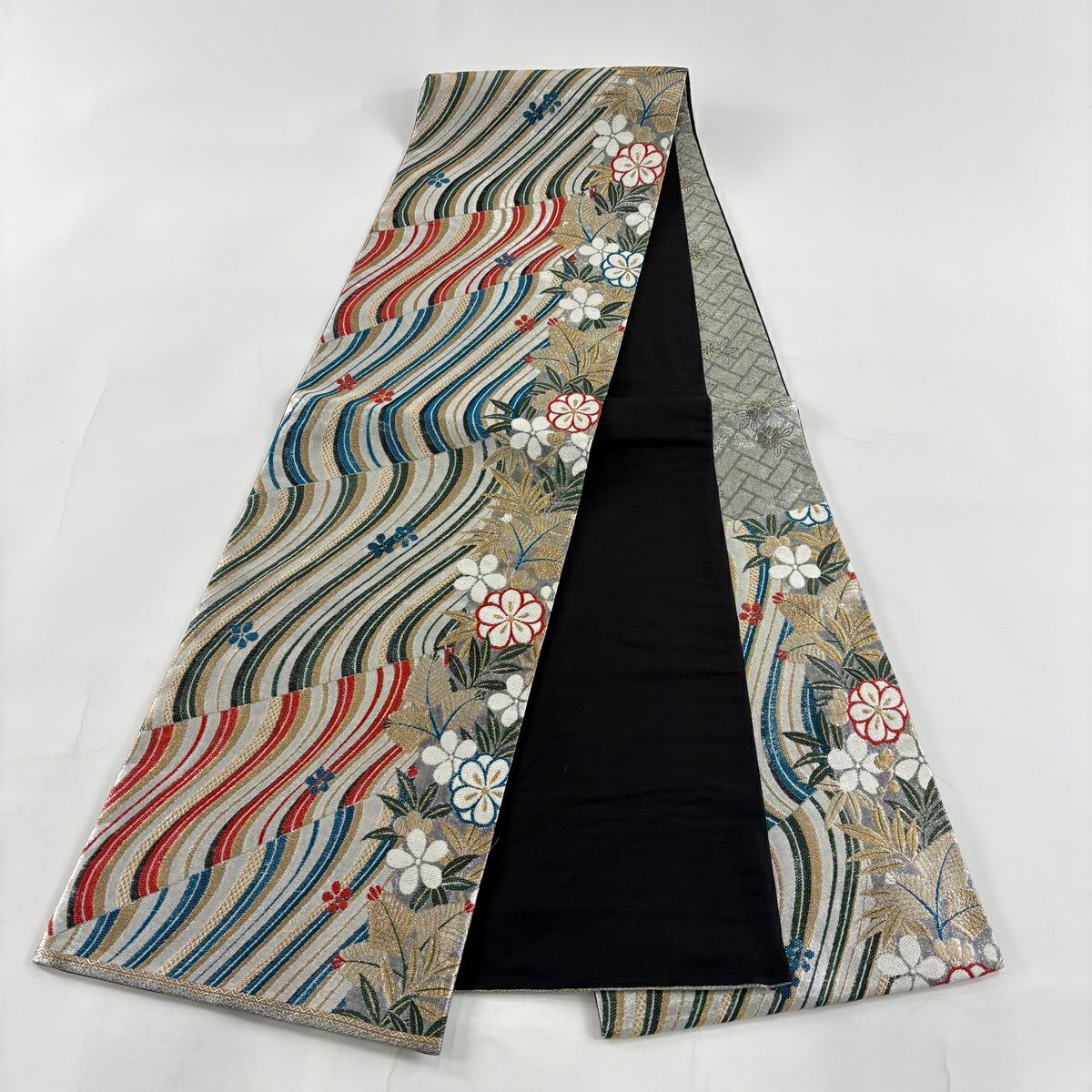 【美品】 袋帶 秀品級 振袖禮服禮服用 幾何學圖案 若松樹 金絲 金金箔 銀 六通 純蠶絲
