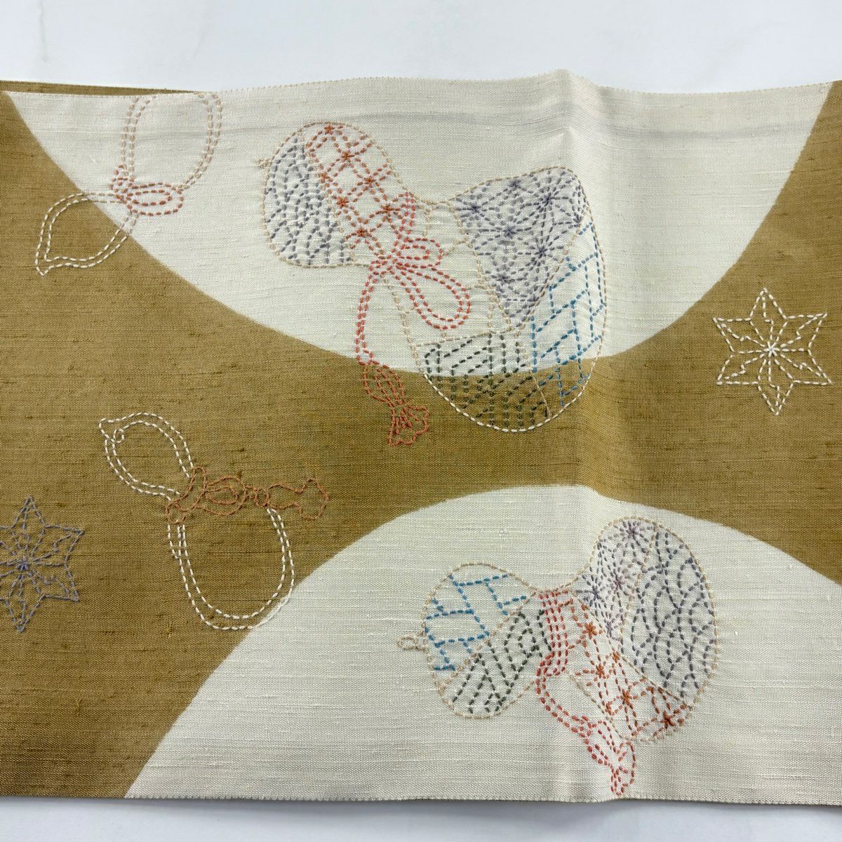 【美品】 袋帶 秀品級 瓢箪 紅葉 刺繡 紬織織 黃土色 大鼓圖案 純蠶絲
