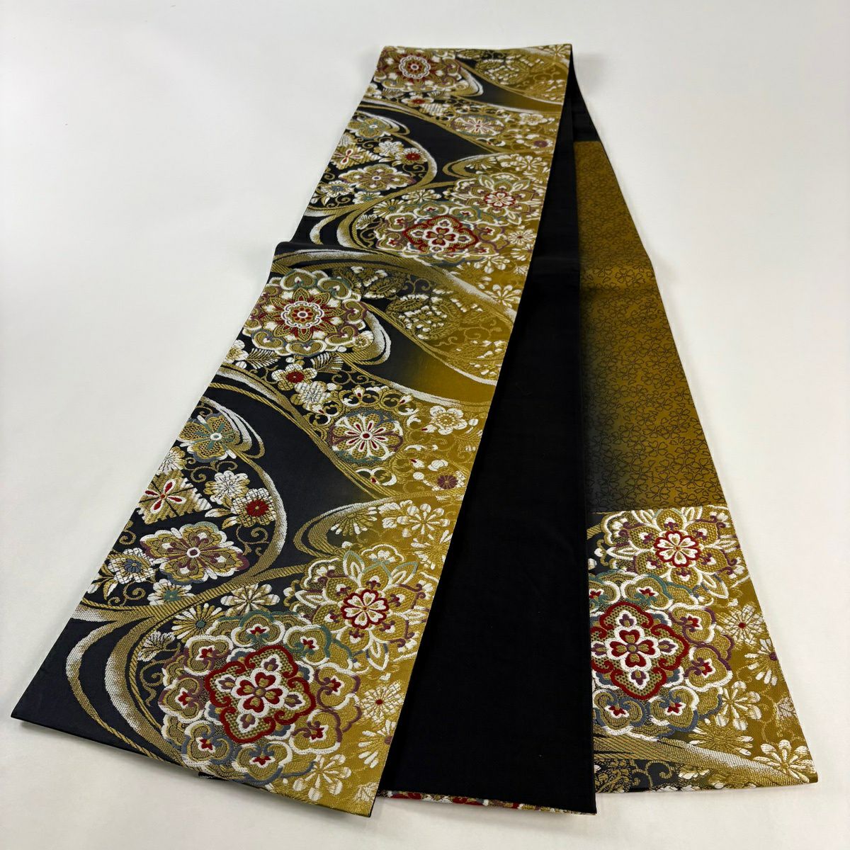 【美品】 袋帶 秀品級 振袖禮服禮服用 華紋 花唐草紋 金絲 墨色 六通 純蠶絲