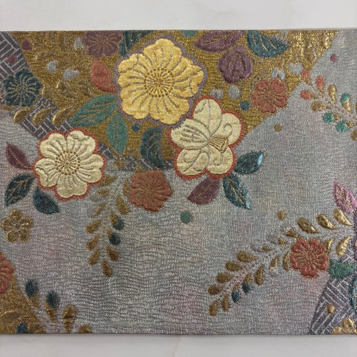 【美品】 袋帶 秀品級 振袖禮服禮服用 辻花染圖案 椿 金金箔 金絲 灰色 六通 純蠶絲