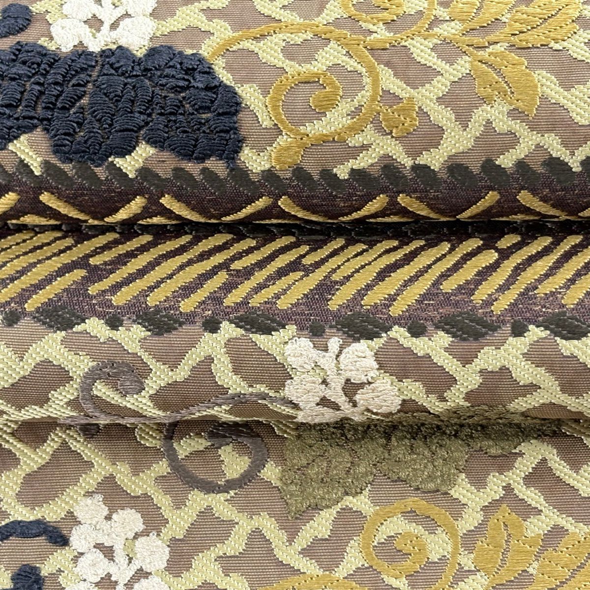 【美品】 袋帶 逸品級 笹蔓紋樣 桐 金金箔 金線 茶紫 六通 純蠶絲
