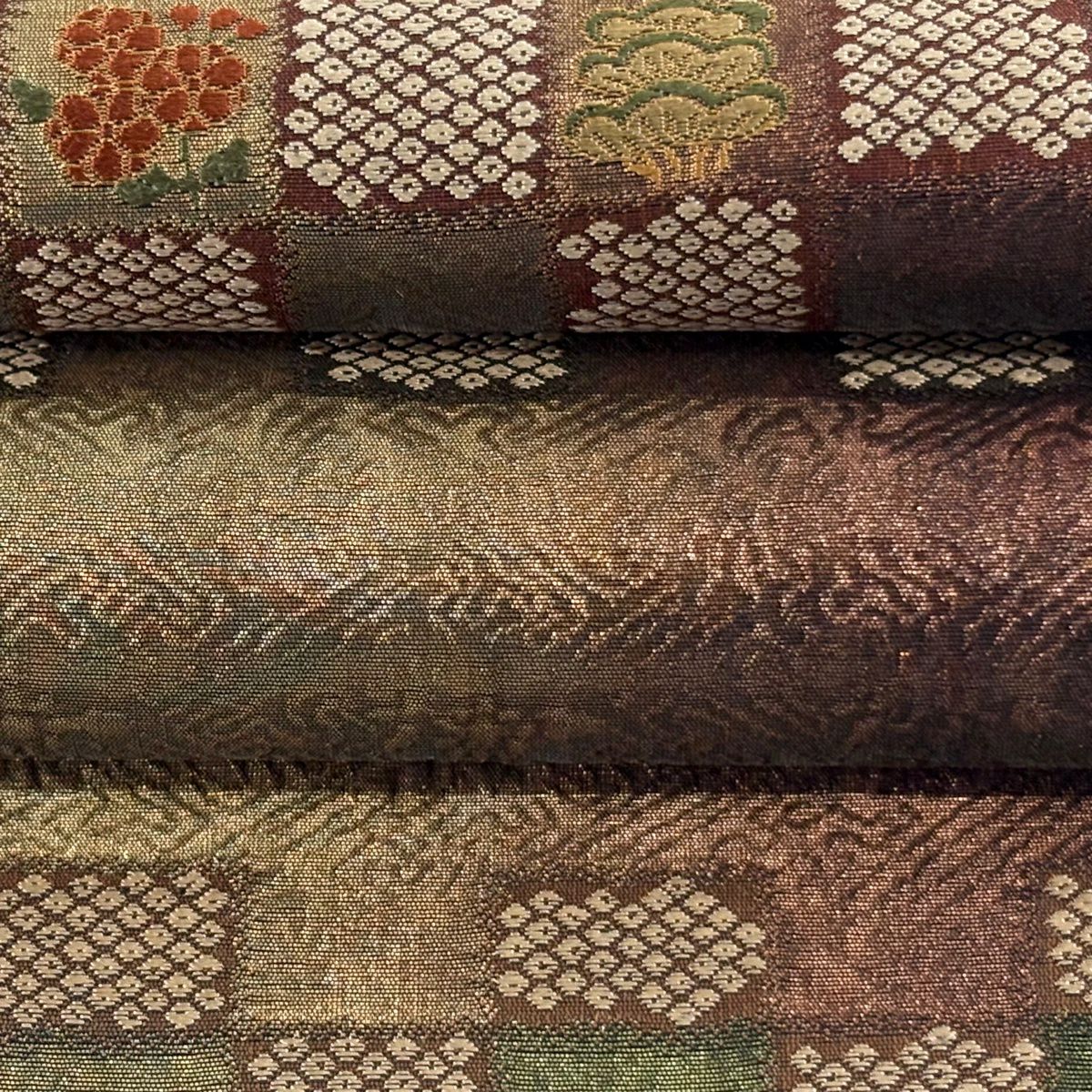 【美品】 袋帶 逸品級 渡文 落款あり 用美錦 松樹竹子梅花 草花紋紋 金金箔 金糸 焦茶 六通 純蠶絲