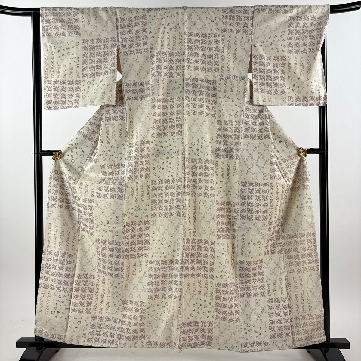 【美品】 小紋 身長161.5cm 袖長66.5cm M 雙層 牛首紬織織 地 落款あり 證書あり 草花紋紋 變化市松樹 淡奶油色 純蠶絲 逸品級