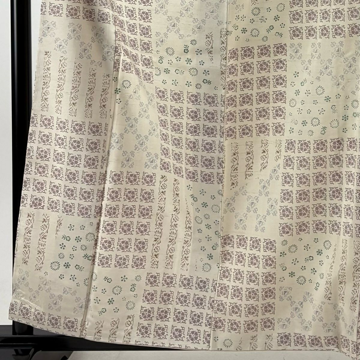 【美品】 小紋 身長161.5cm 袖長66.5cm M 雙層 牛首紬織織 地 落款あり 證書あり 草花紋紋 變化市松樹 淡奶油色 純蠶絲 逸品級